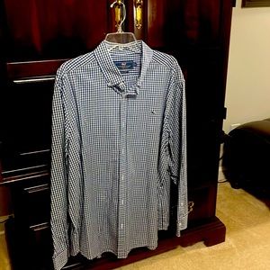 Men’s Vineyard Vines 2xl blue white checked excellent condition whale shirt